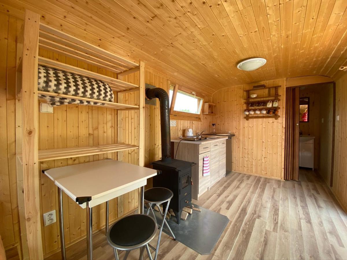Maringotka Na Samote Na Kozi Farme Hotel Pobezovice Exterior foto